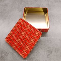 Sarkap Ekose Desenli Metal Çikolata Kutusu 164x164x52 mm